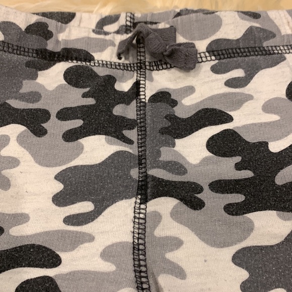 First Impressions Sweatpants in Gray/BlueStripes and Army Print Black/White 18M - Picture 6 of 8